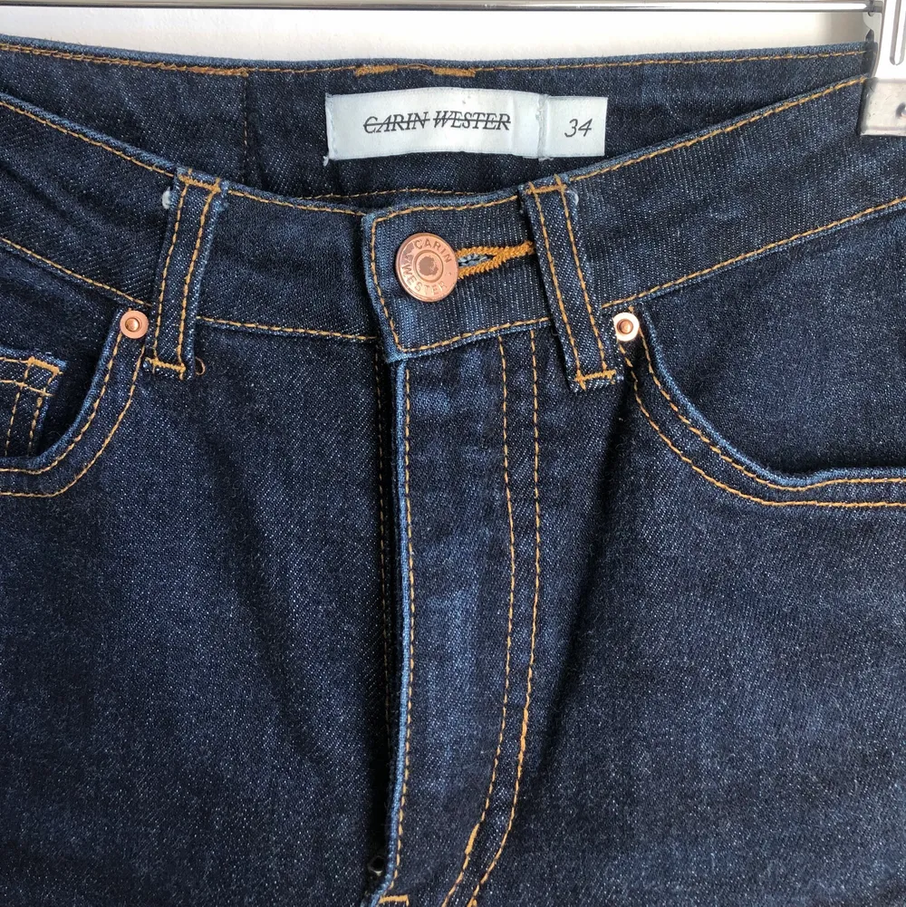 Klassiska blå jeans från Carin Wester, lite vida högmidje stl34. Jeans & Byxor.