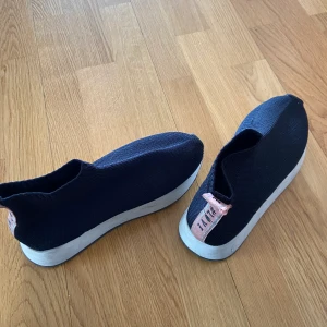 Zara skor - Skor från zara i storlek 36, passar även 37 skulle jag säga, fint skick