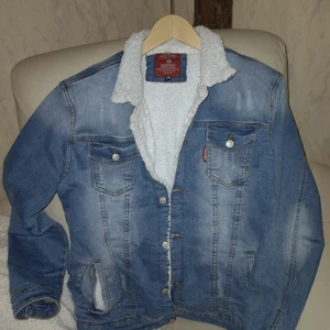 Jeansjacka fodrad - Köpt i Marocko, passade tyvärr inte så säljer vidare. Storleken är mer som en L 