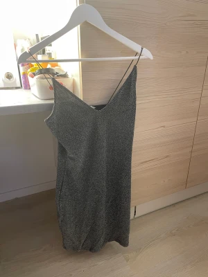 Nyårsklänning - Glittrig klänning 