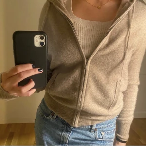 Softgoat  - Jättefin softgoat zip up hoodie❤️‍🔥 Storlek small och använd ca 2-3 ggr❤️‍🔥