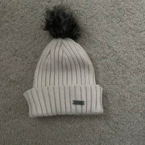 Mössa - Lindberg Sweden mössa - Ordinare 299 kronor - Köparen betalar för frakt - Inga returer - Betalning via köp direkt 