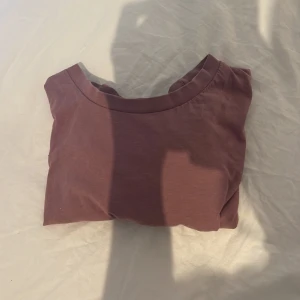 T-shirt - Rosa t-shirt från bikbok som funkar till allt❤️