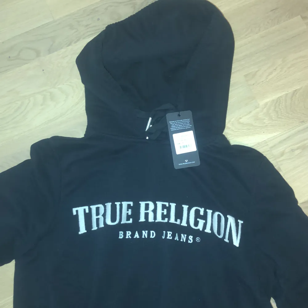 Helt ny True religion hoodie som jag köpte för 1995kr. Använd 0 gånger  Dm om ni har frågor.. Hoodies.
