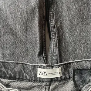 Fina jeans från zara i storlek 34🤍