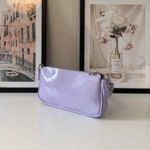 Säljer denna lila handväska då den inte längre kommer till användning! Säljer för 75kr + frakt! 🥰💕