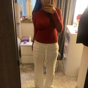 Intimissmi tröja - Säljer min jätte fina röda intimissmi tröja som inte säljs längre💕💕Den är i nyskick och är köpt via deras hemsida 🙏🏼Storlek S men passar Xs-M❤️