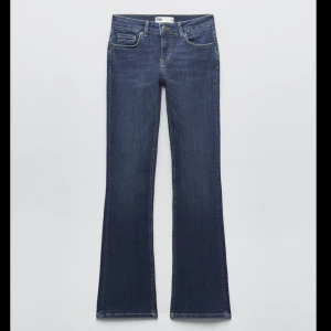 Zara jeans - De trendiga zara jeansen som tyvärr var förstora så därför säljer jag dom. Är bara använda 3-4 gånger. Köpare står för frakt
