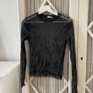 Glitter topp ✨ Zara - Snygg fest topp från Zara🌟✨Storlek M