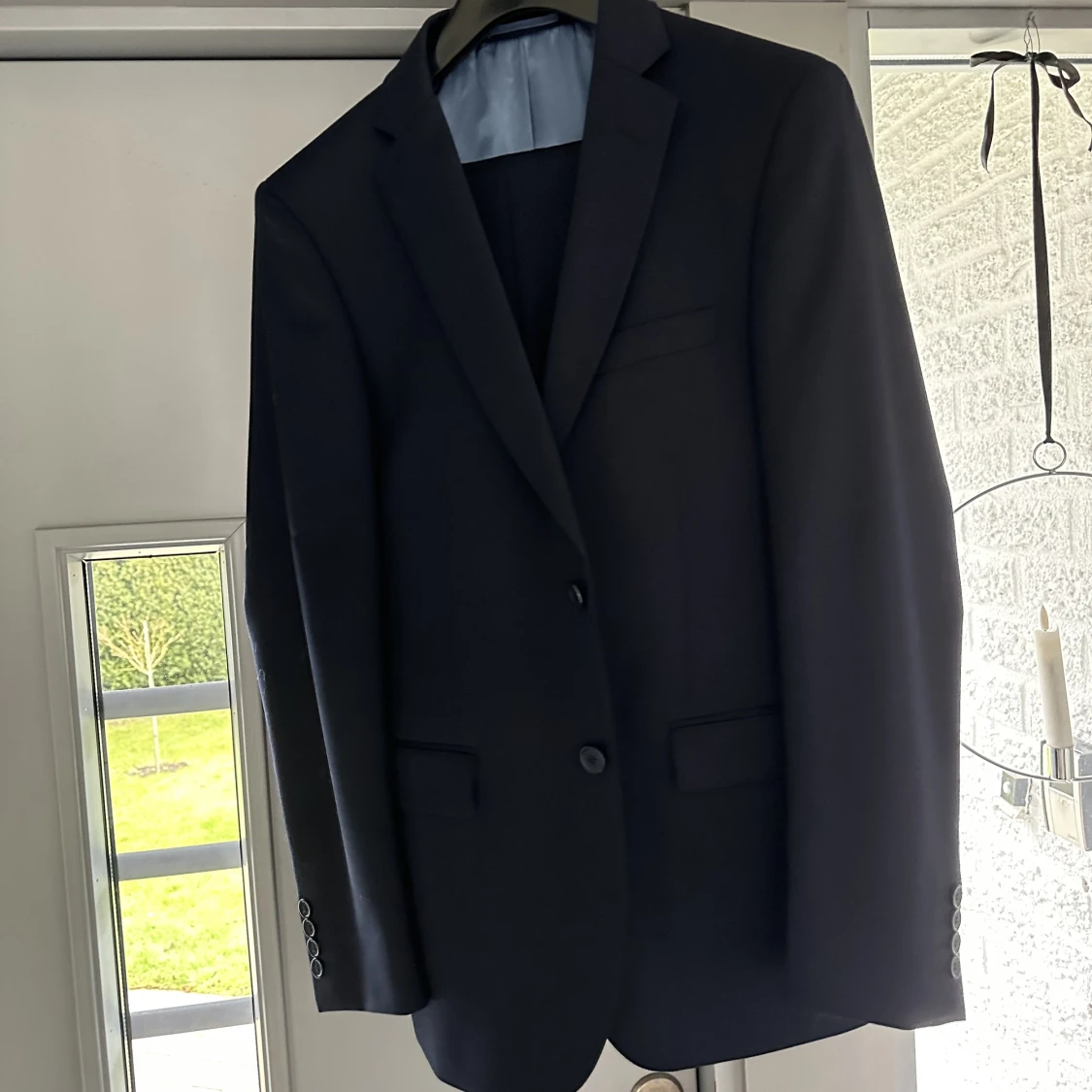 Mörkblå kostym