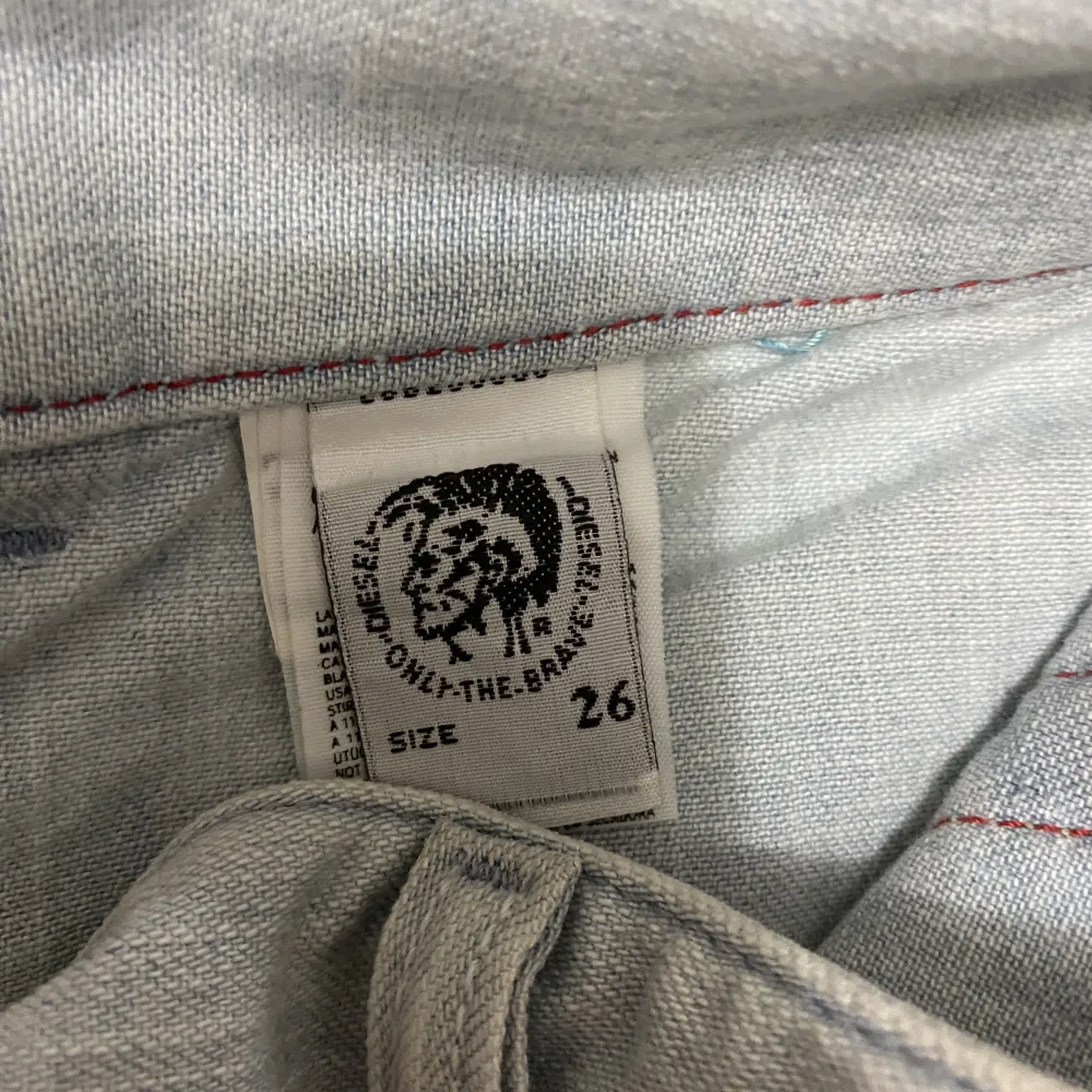 TRYCK INTE PÅ KÖP NU KNAPPEN!  Älskar dessa jeans men dem är tyvärr för små för mig🤍dem har jättefina fickor både bak och fram vilket gör dem väldigt speciella🫶🏼 . Jeans & Byxor.