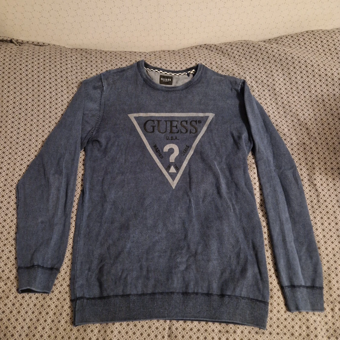 Stickad Guess Tröja