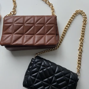 Fina väskor zara inspirerande  - Säljer fina väskor från shein som är zara inspirerande. Säljer dom för 100kr st eller för 200kr för båda 