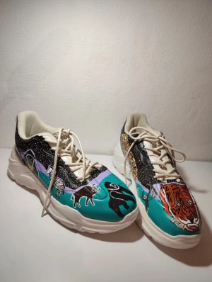 Custom sneakers - Custom sneakers med safaritema