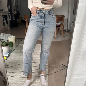 Zara jeans - Säljer dessa jeansen från zara som inte kommit till använding. Skriv om du har frågor💙