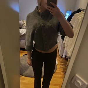 Så fin stickad tröja med trekvartsärm - Såå fin tröja, går även att ha som kofta