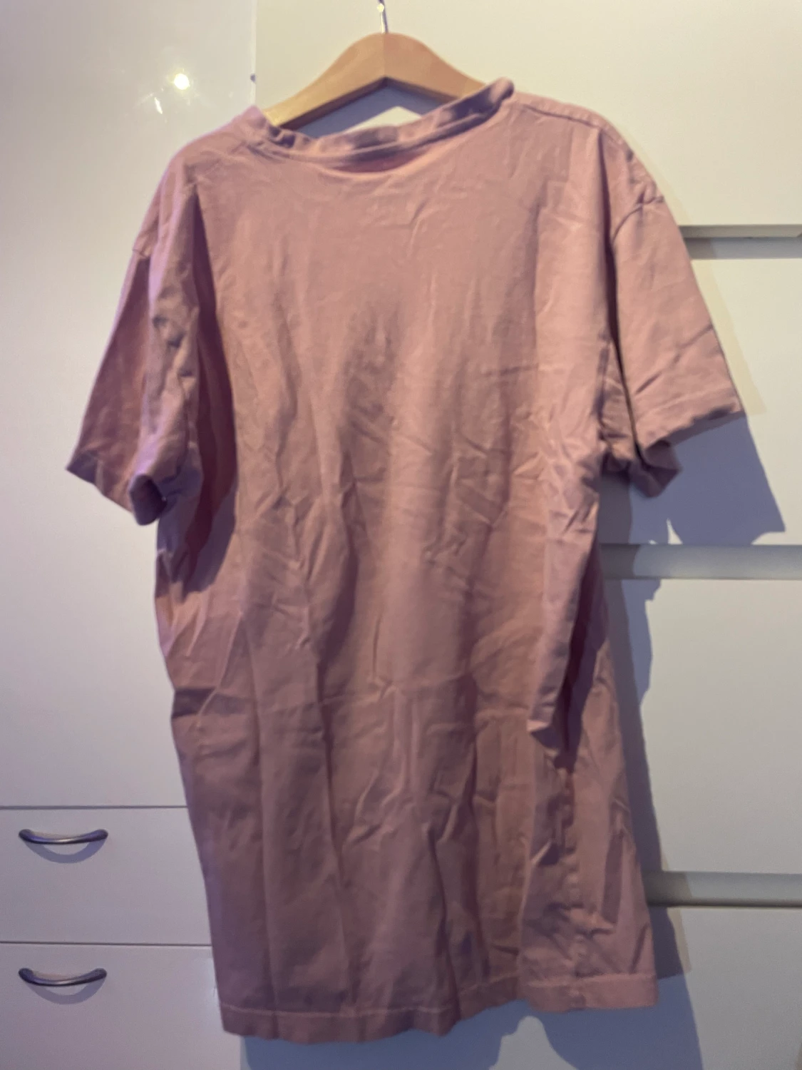 Rosa tröja med vit text från Primark - 90