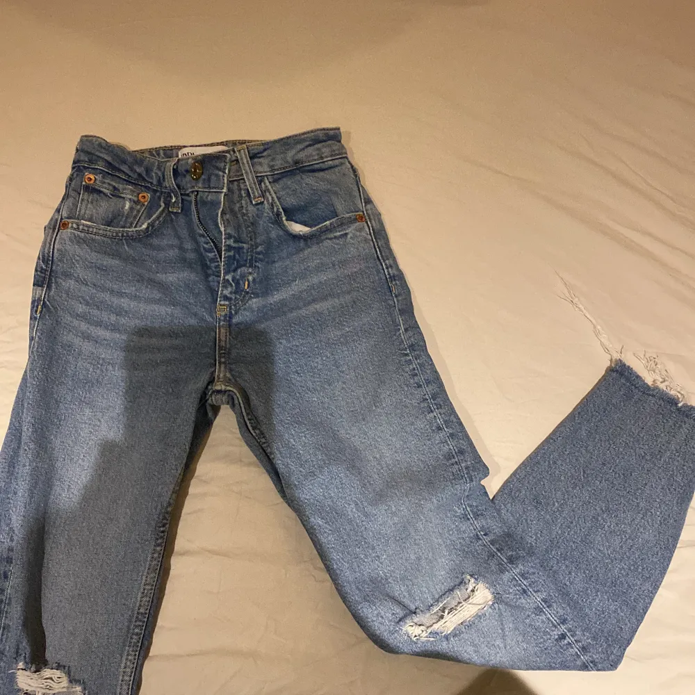 Mom jeans från zara storlek 32. Jeans & Byxor.