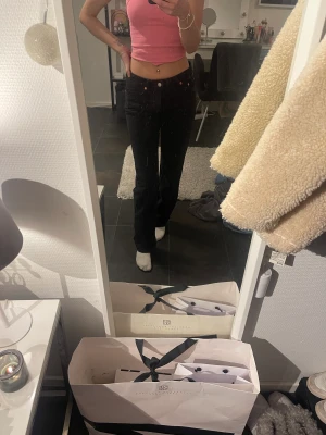 Lågmidjade jeans - Snygga Lågmidjade jeans från weekday. Storlek 24. 200kr🤍