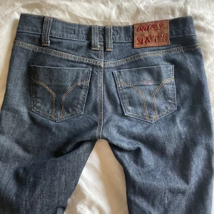 Miss sixty jeans - Skit snygga miss sixty jeans. Säljer pga att dem är lite för stora i midjan.
