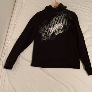 Billabong hoodie - Skit fet Billabong hoodie rare och vintage men aldrig använd och ci d e 10/10 inga flaws på trycket 