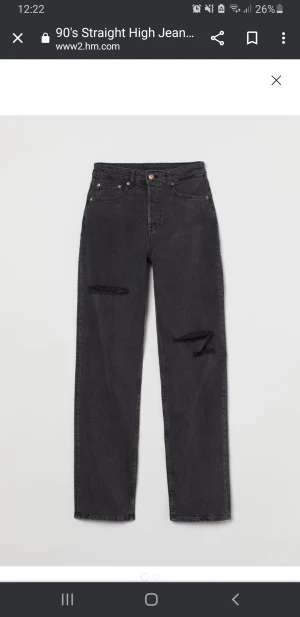 Jeans - Beställde en lite för ator storlek alltså 40 och jag har 38 och svarta byxor är inte min färg har köpt nya och ska nu sälja de är. Helt nya oanvänd och jättefina.