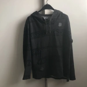 Neff hoodie - Varm hoodie i mörk grå färg och bra skick 