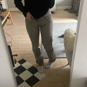 Grå jeans  - Populära grå jeansen från Gina ! 🫶nypris var 500😇 