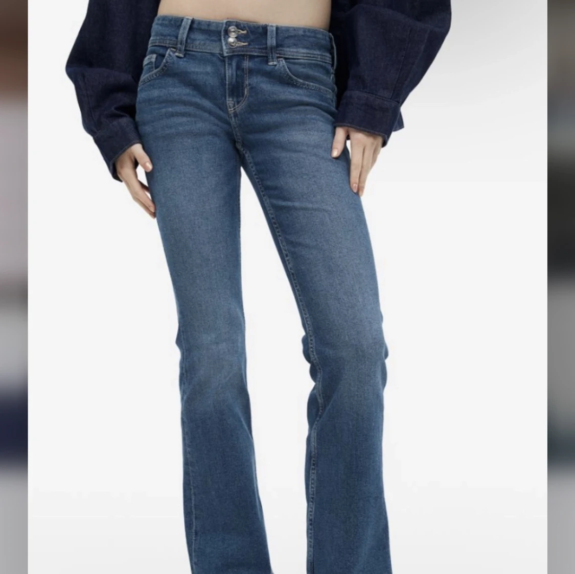 Low waist bootcut jeans