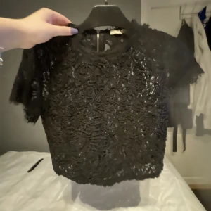 Svart blus - Jättefin svart blus, passar till allt Bra skick!