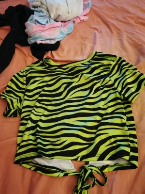 Crop tops - Snygga tröjor för 40kr/st Använda några gånger Bra skicka. Priset ni ser är för alla 3 tröjorna 