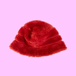 Röd mössa - Köpt på humana<3