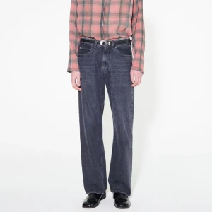 Our Legacy Third Cut Super Grey - Our Legacy Third Cut Super Grey. Storlek 48. Bra skick med en liten flaw på baksidan av höger ben vid benöppningen. Fler bilder kan givetvis fås. 