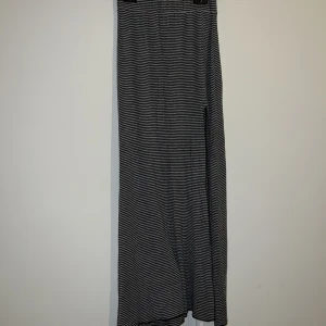 Kjol  - Only lång kjol med öppet sida