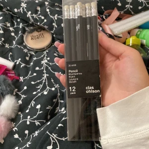 7 pack blyertspennor - Mycket bra blyertspennor som är HB. Detta är ett intressekoll så buda på. Köparen står för frakten ❤️