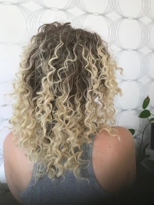 Löshår/peruk - Vackert krulligt hår! Snyggt löshår syntetiskt. 