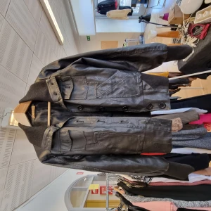 Skinnjacka  - Snygg skinnjacka 