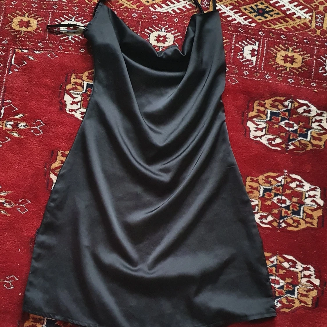 Super fin satin klänning - 91