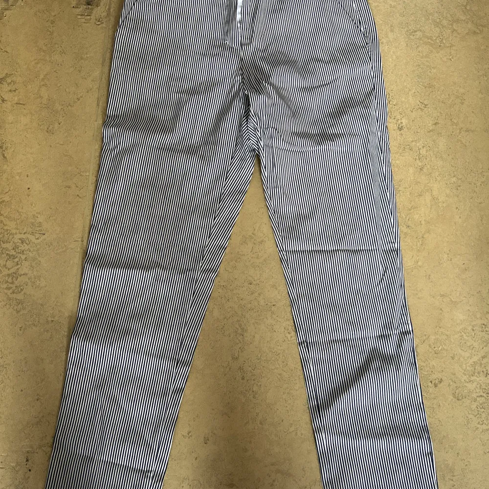 Kostym byxa i storlek M för 60kr. Jeans & Byxor.