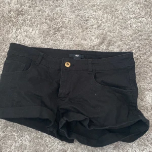 Shorts - Lägmidjade shorts från hm köpt för 199 inga skråmor🤍