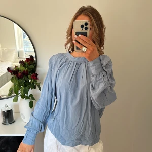 blus - super fin blå tröja💙
