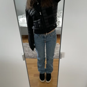 Jeans blåa lowwaist lågmidjade - Storlek 24/32🤍