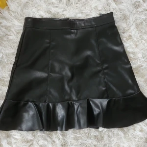 Kjol - Oanväns skinn kjol.