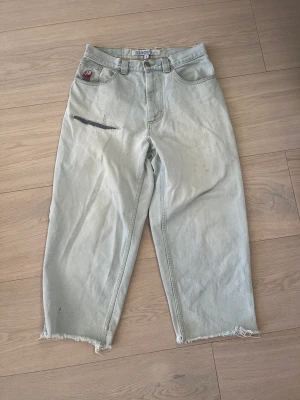 Bigboys jeans - Ganska slitna, men går att använda. 