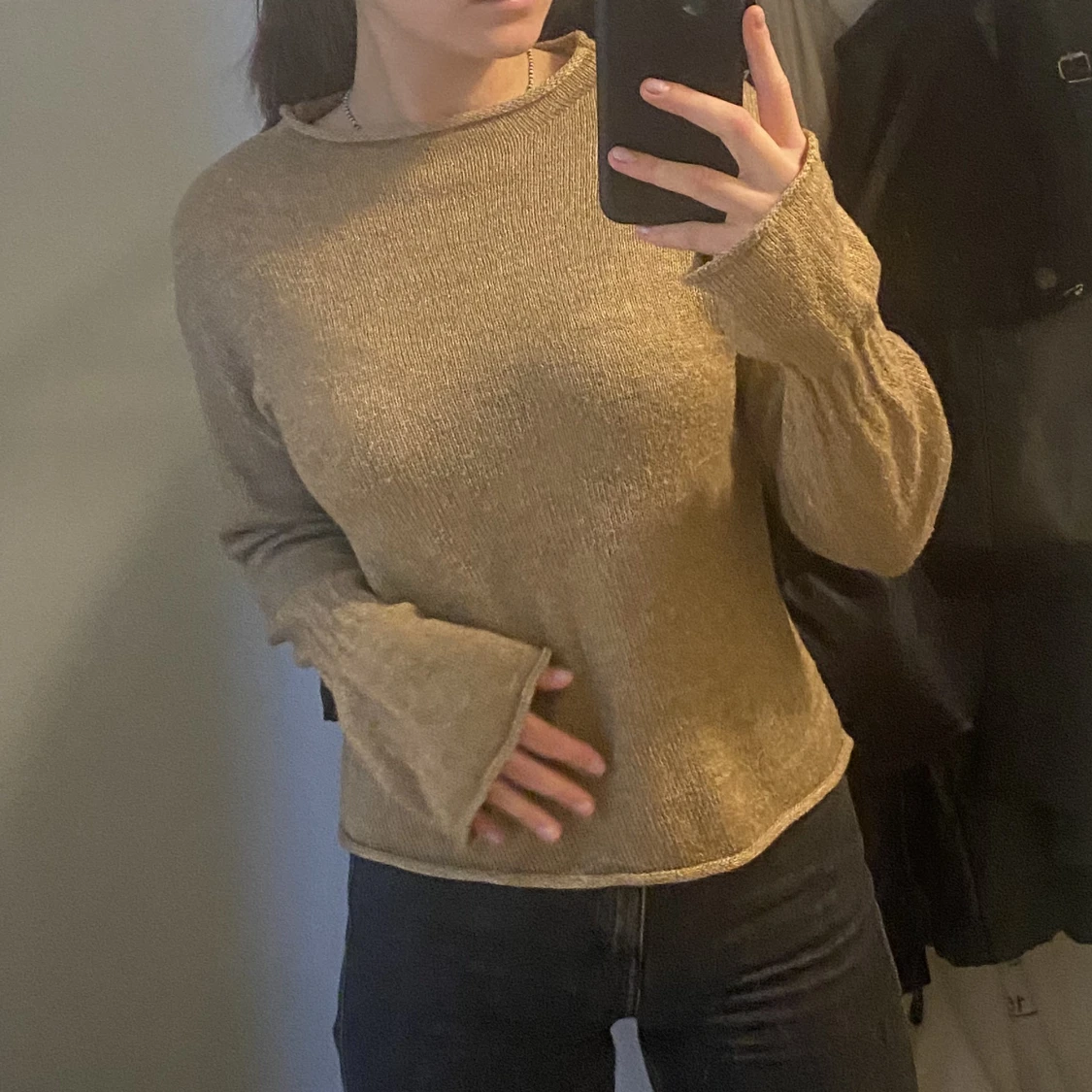 Tröja med resor vid ärmarna 