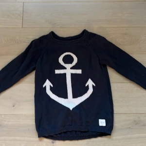  knitwear tröja 💙 - Säljer denna knitwear tröja i storlek S. Marinblå trekvarts tröja perfekt nu till våren ❤️‍🔥