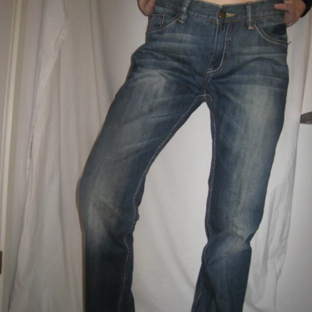 Nyskick! Passar 38(M) jag är 174 cm. Tryck inte på köp nu utan skriv till mig först 💌. Jeans & Byxor.