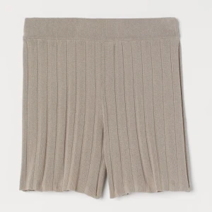Pyjamas shorts  - Säljer dessa pyjamas shorts från hm. Aldrig använda. 