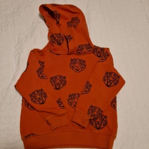 Tiger huvtröja för barn - En superfin huvtröja för barn. Åldern 2-4 år. 