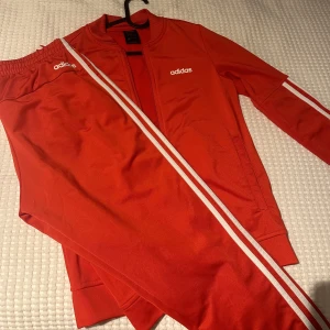 Adidas - Adidas dress som är knappt använt. 